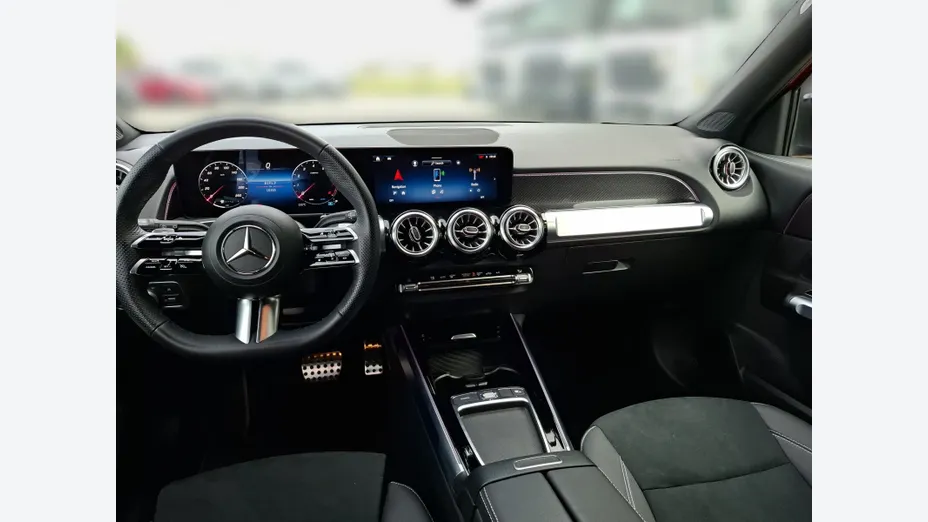 MERCEDES-BENZ GLB GLB 200 mHEV AMG Line 7G-DCT