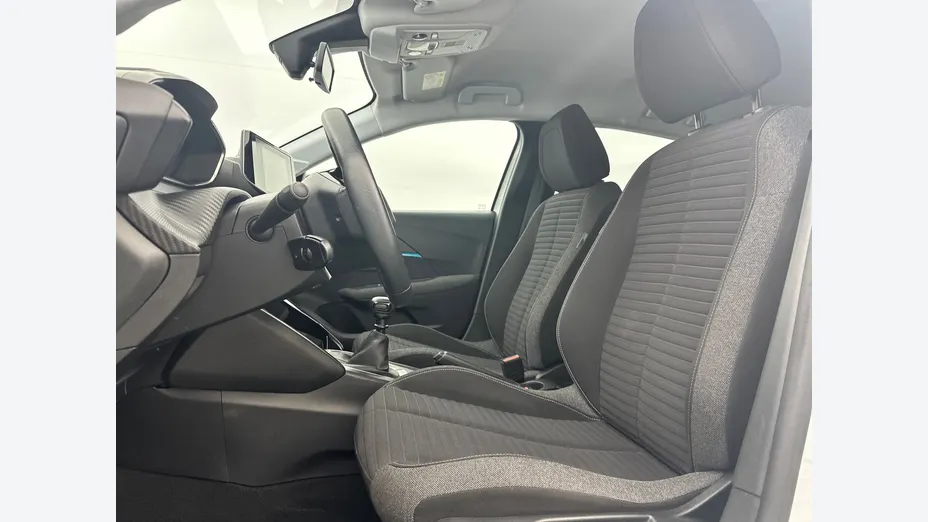 PEUGEOT 208 -
