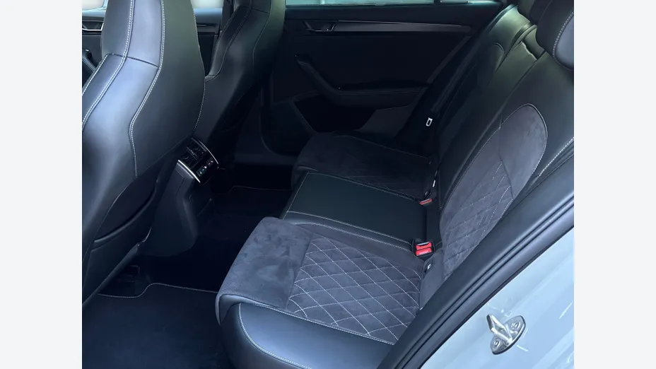 SKODA Superb Superb 2.0 TDI SCR Sportline DSG