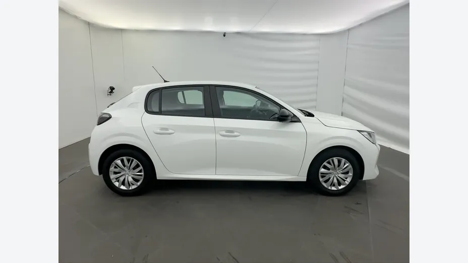 PEUGEOT 208 -