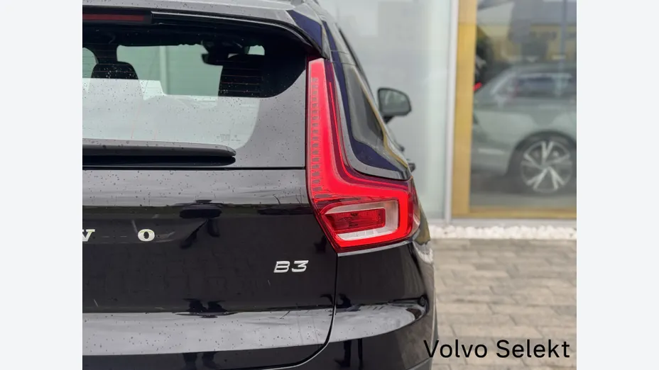 VOLVO XC40 XC40 B3 Plus Dark aut