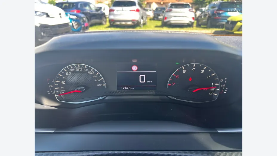 PEUGEOT 208 -