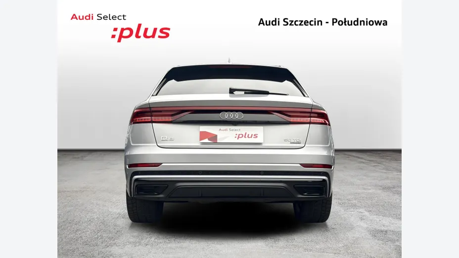 AUDI Q8 -