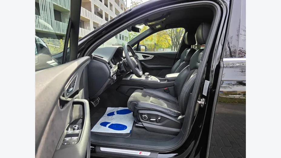 AUDI Q7 -