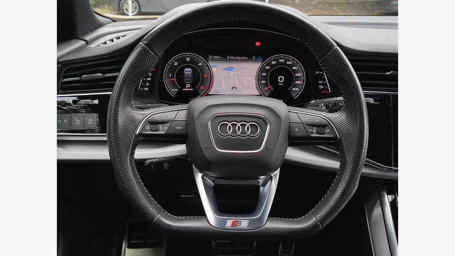 AUDI Q8 -