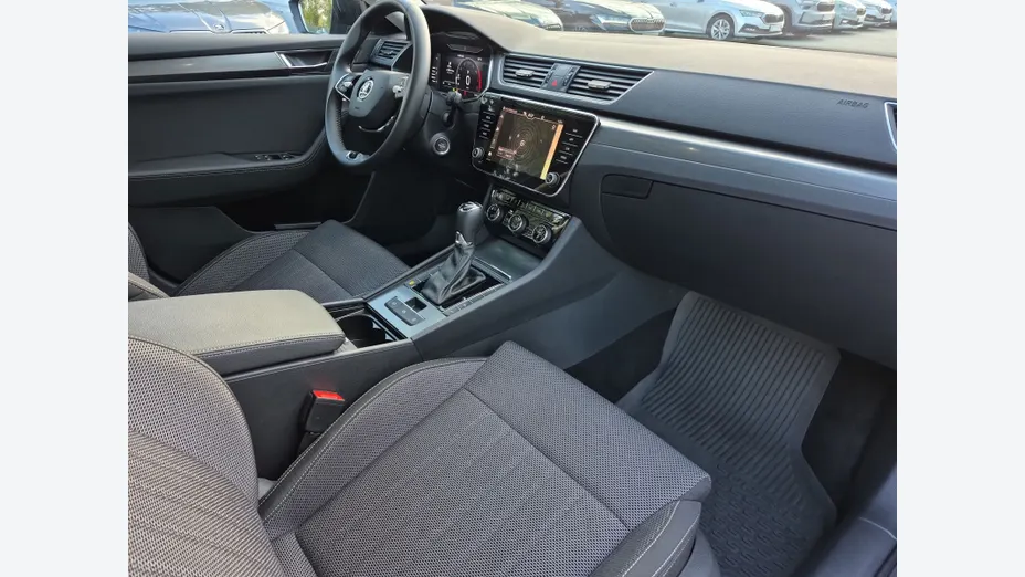 SKODA Superb -