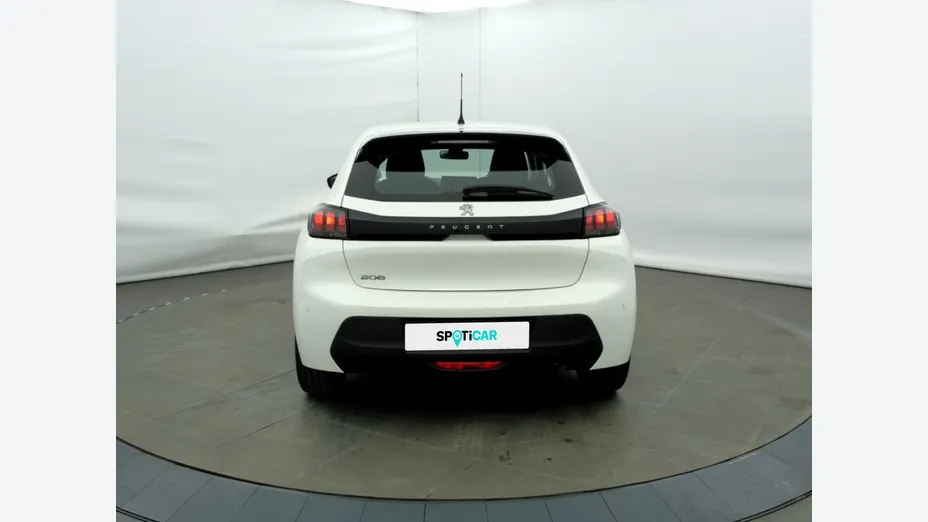 PEUGEOT 208 -