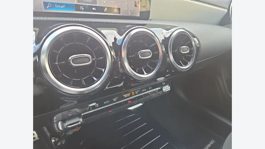 MERCEDES-BENZ CLA CLA 180 7G-DCT
