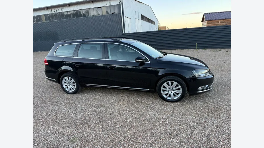 VOLKSWAGEN Passat -