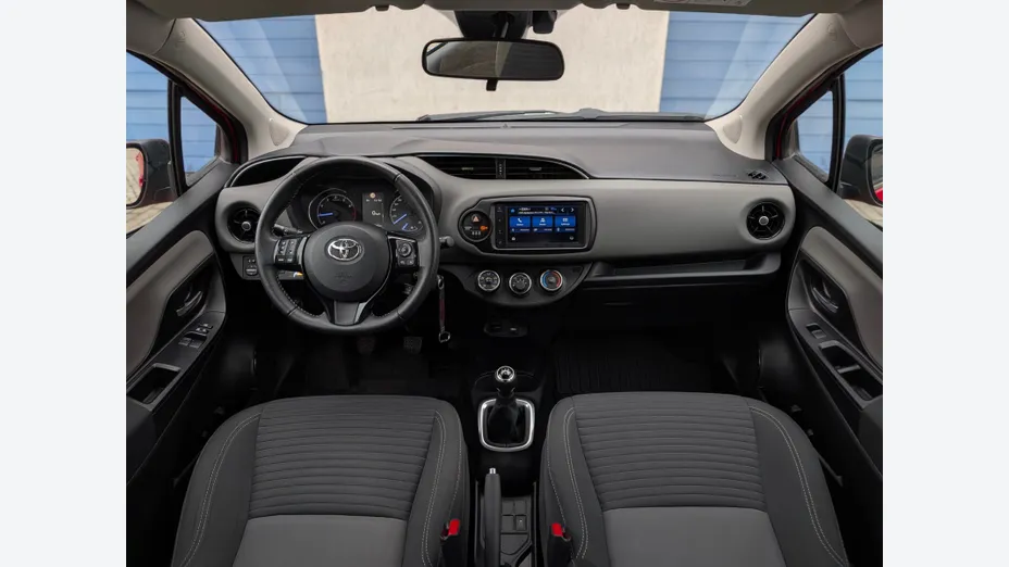 TOYOTA Yaris Yaris 1.0 Premium