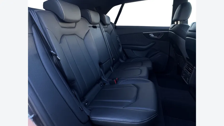 AUDI Q8 -