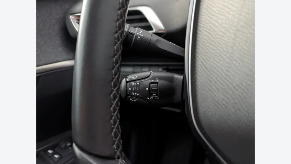 PEUGEOT 3008 3008 1.2 PureTech Allure S&S