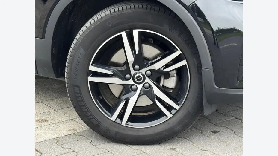 VOLVO XC40 XC40 B3 Plus Dark aut