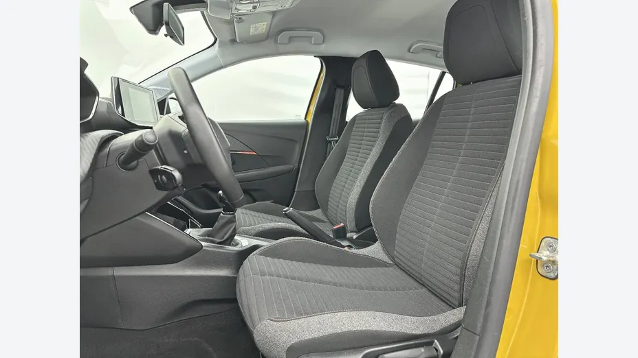 PEUGEOT 208 -