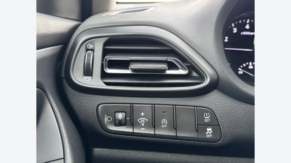 HYUNDAI i30 i30 1.0 T-GDI Smart DCT