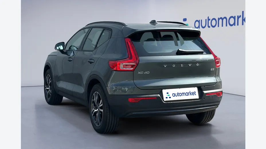 VOLVO XC40 XC40 B3 Plus Dark aut