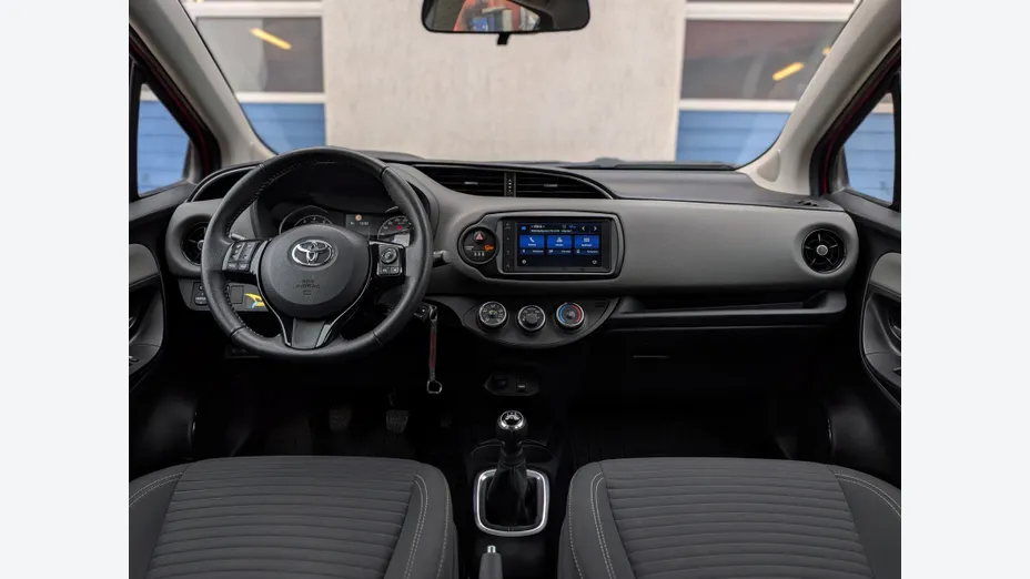 TOYOTA Yaris Yaris 1.0 Premium