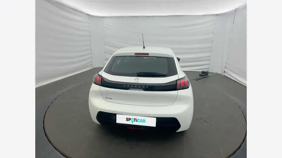 PEUGEOT 208 -