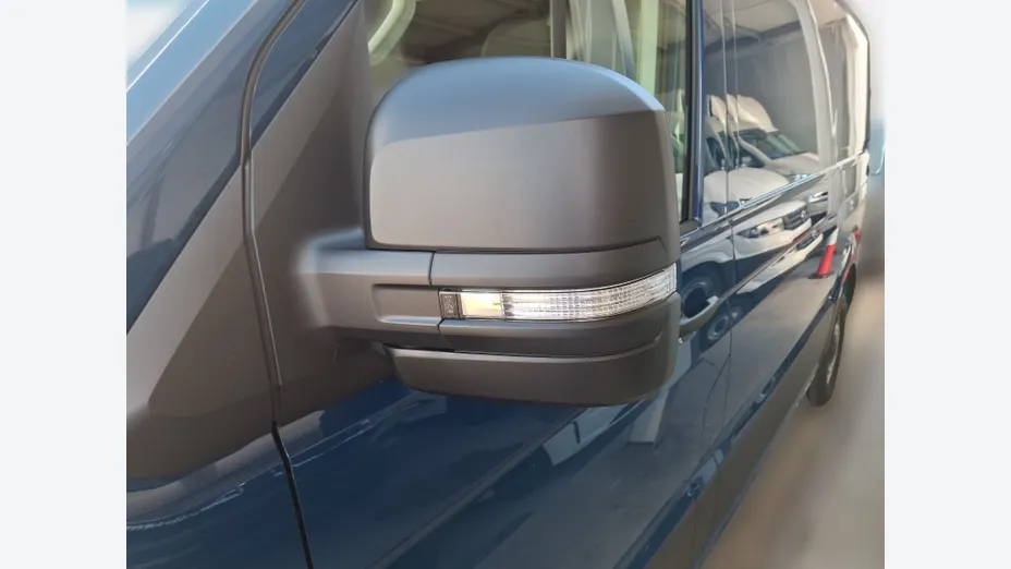 VOLKSWAGEN Crafter Crafter 35 BiTDI 4Motion (13,6m3) aut Nowy