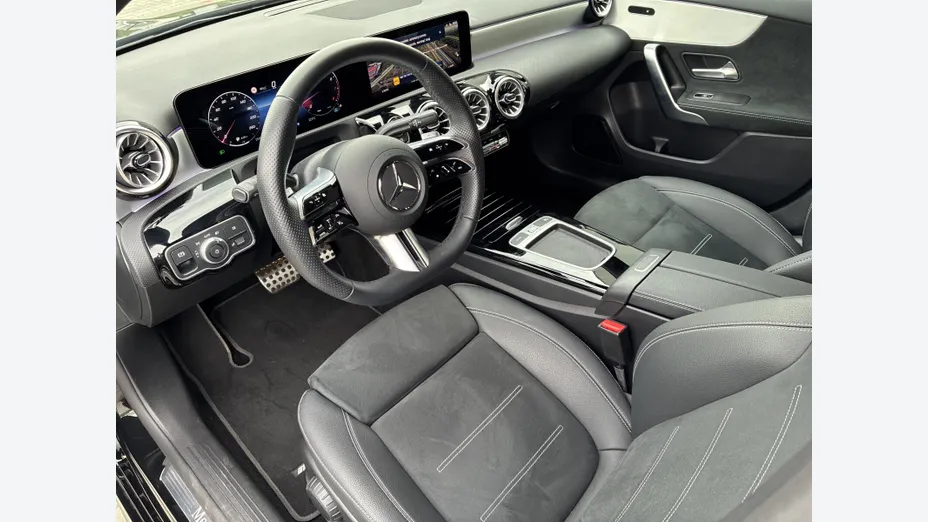 MERCEDES-BENZ A Klasa A 220 4-Matic AMG Line 8G-DCT
