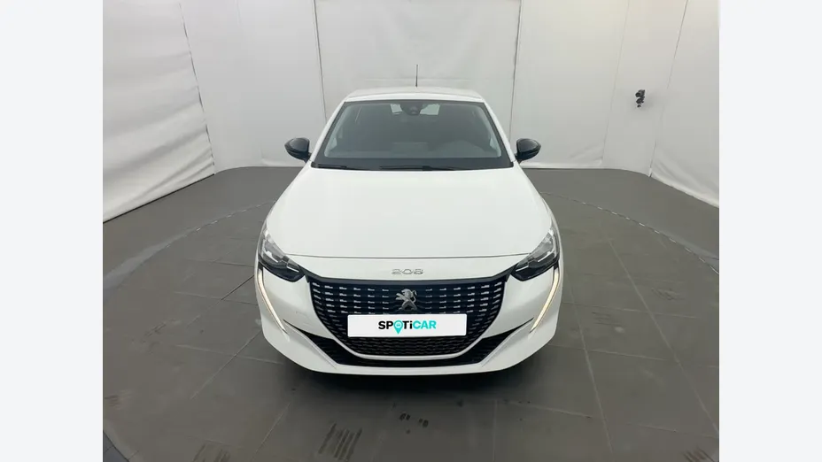 PEUGEOT 208 -