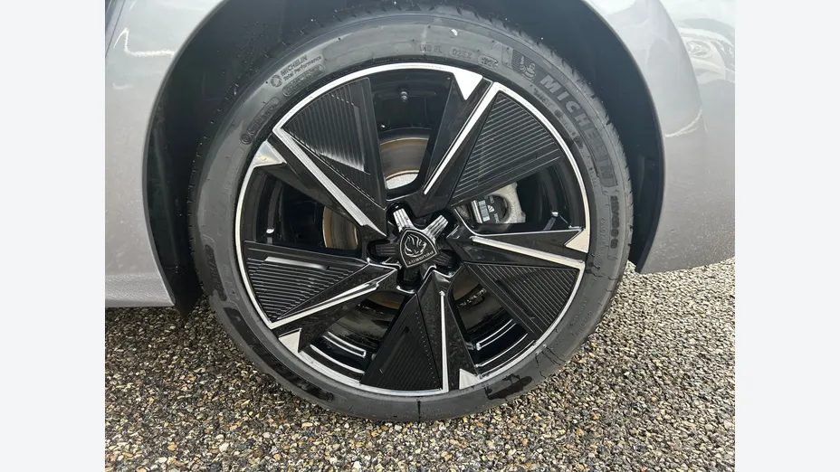 PEUGEOT 308 -