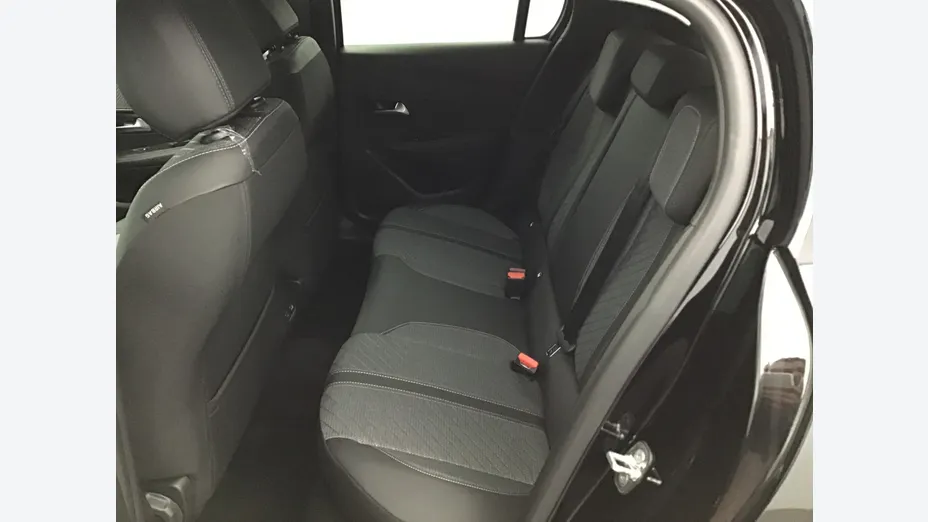PEUGEOT 208 -