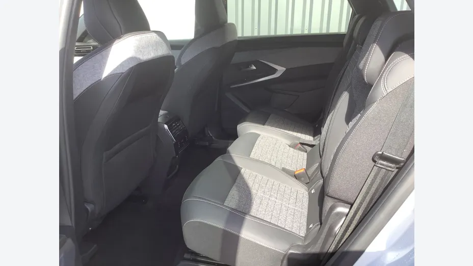 PEUGEOT 5008 -
