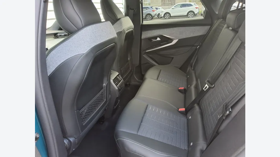 PEUGEOT 3008 -