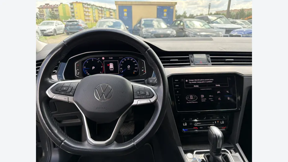 VOLKSWAGEN Passat -