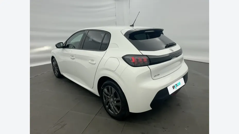 PEUGEOT 208 -