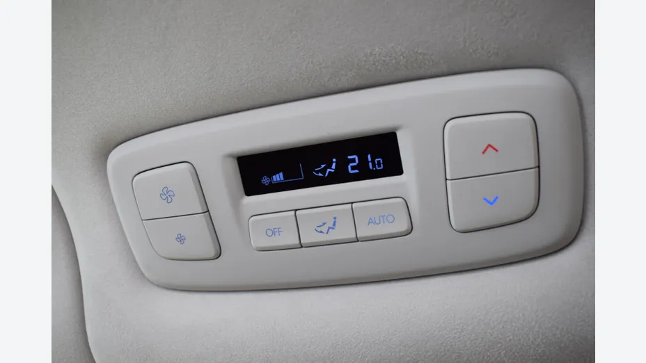 HYUNDAI Staria Staria 1.6 T-GDI HEV Luxury aut