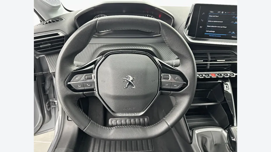PEUGEOT 208 -