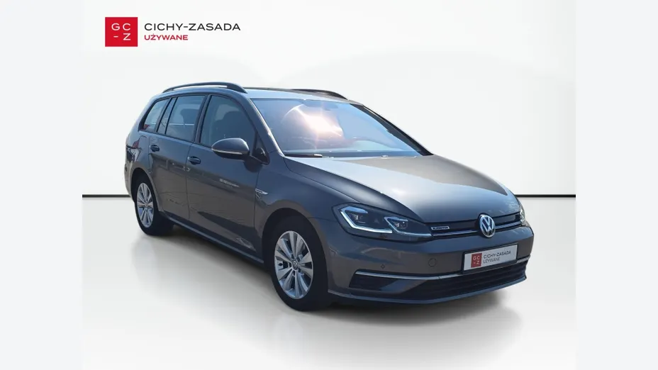 VOLKSWAGEN Golf -