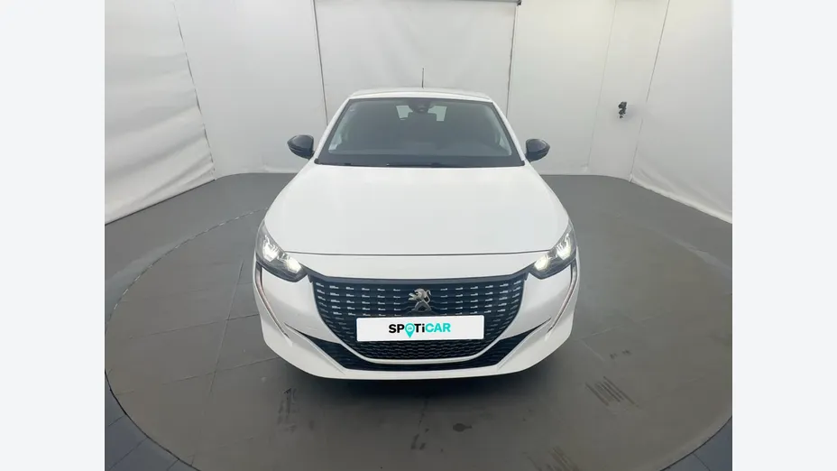 PEUGEOT 208 -