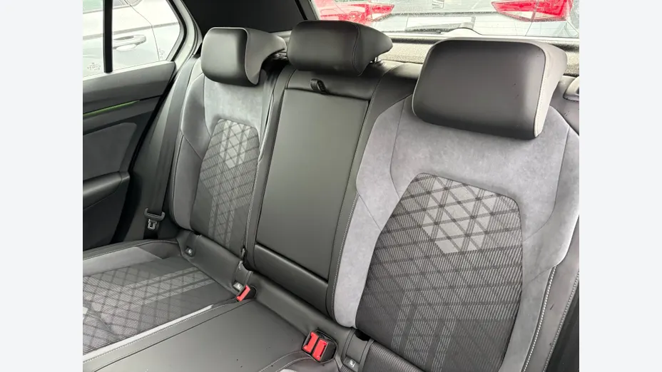 VOLKSWAGEN Golf Golf VIII 1.5 eTSI R-Line DSG
