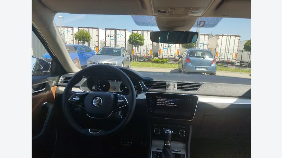 SKODA Superb -