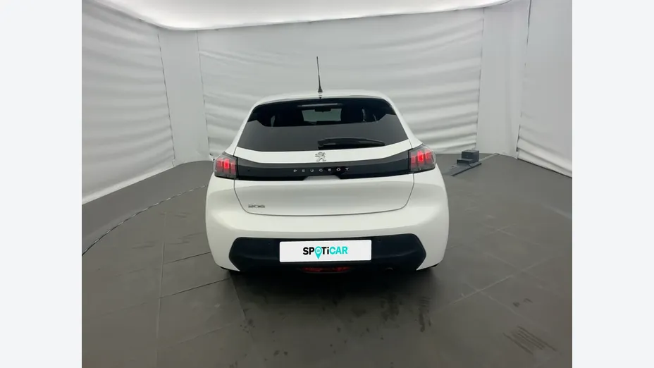 PEUGEOT 208 -