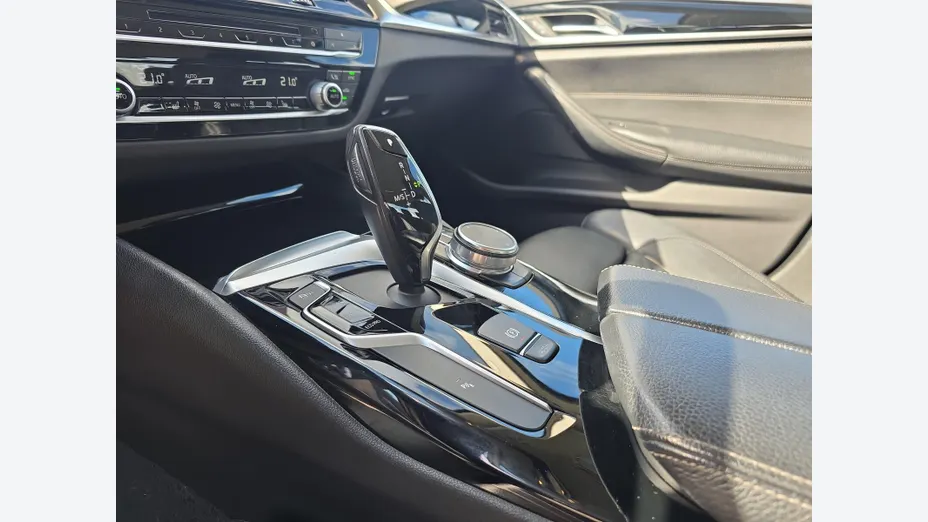 BMW Seria 5 520d xDrive Luxury Line sport-aut