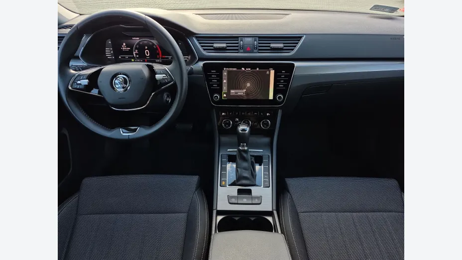 SKODA Superb -