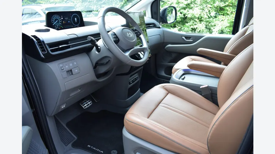 HYUNDAI Staria Staria 1.6 T-GDI HEV Luxury aut