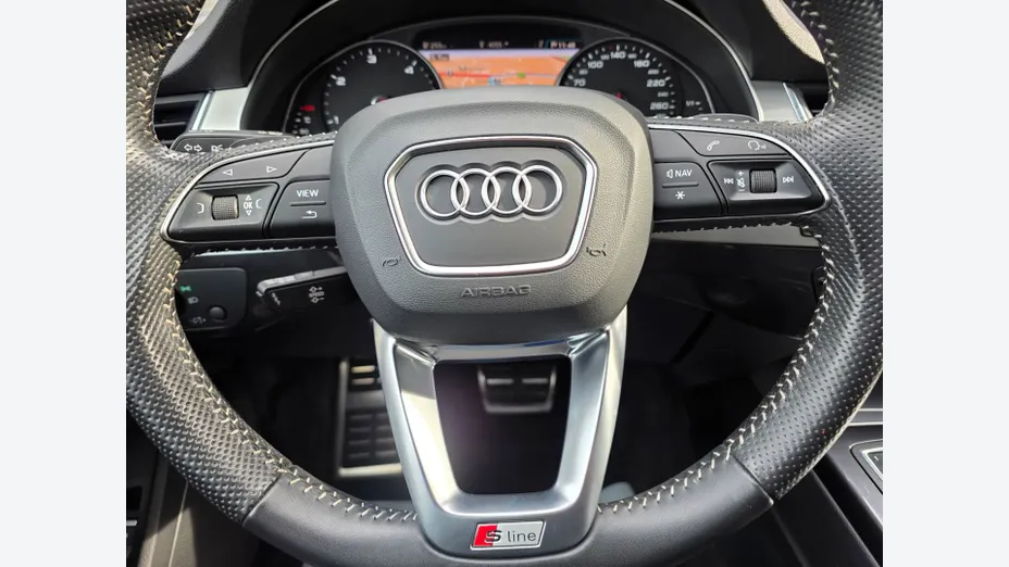 AUDI Q7 -