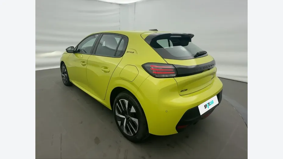 PEUGEOT 208 -