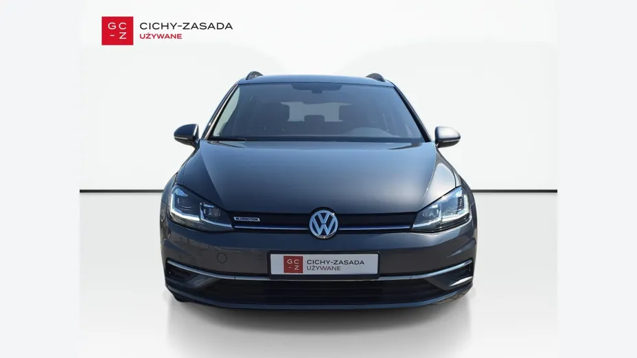 VOLKSWAGEN Golf -