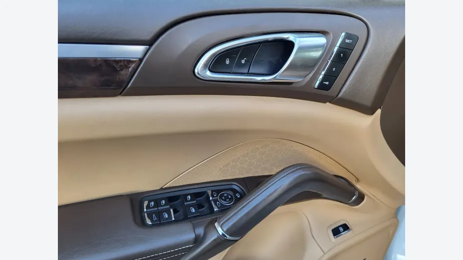PORSCHE Cayenne -