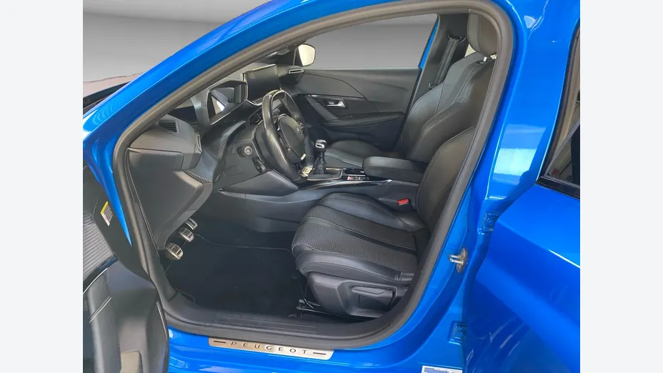 PEUGEOT 208 -