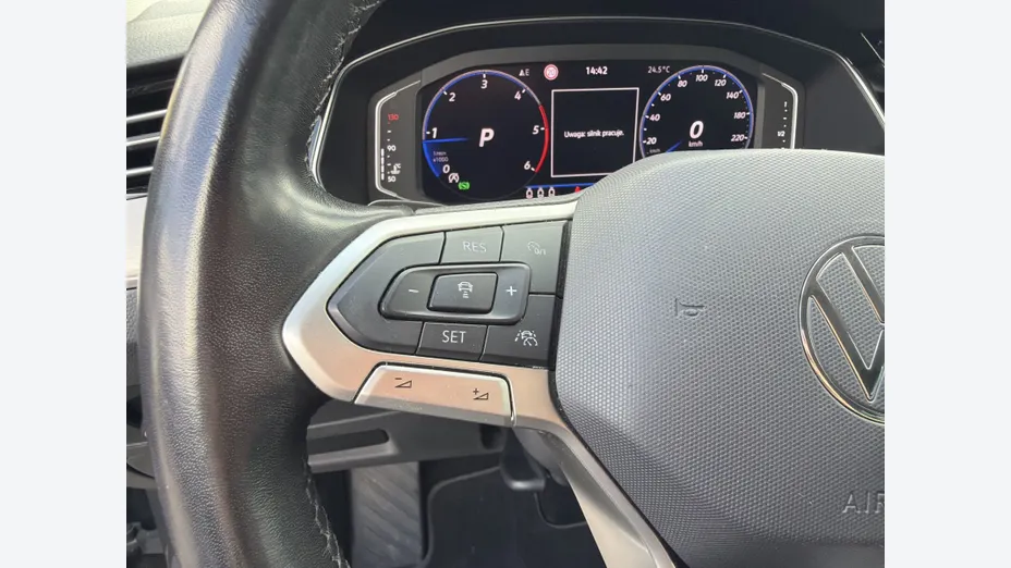 VOLKSWAGEN Passat -