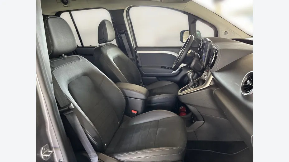 MERCEDES-BENZ T klasa T 180 d aut