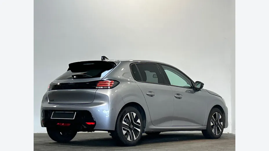 PEUGEOT 208 -
