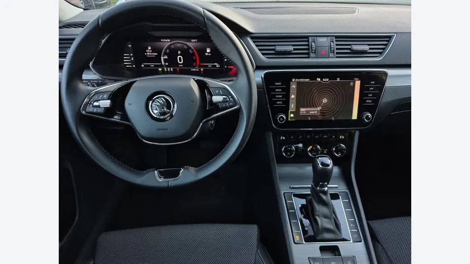 SKODA Superb -